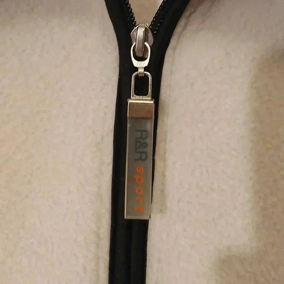 R&R  Sport pull over sweater - Picture 5 of 7